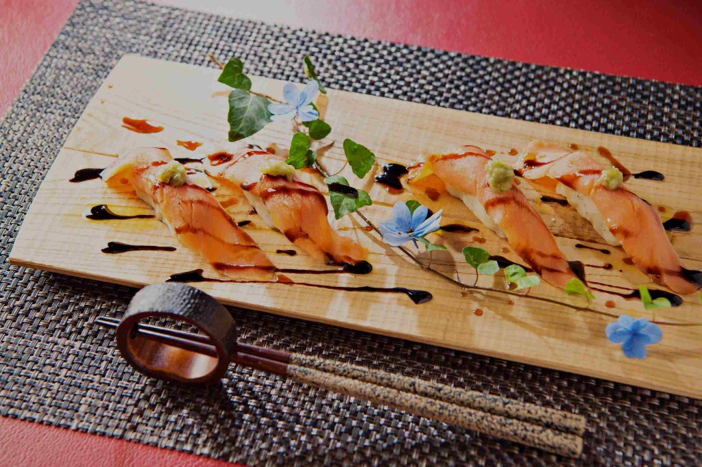 群馬県沼田市で燻製料理とスモークウイスキーを楽しむなら当店へ。燻製専門店、バーとしてご利用ください！